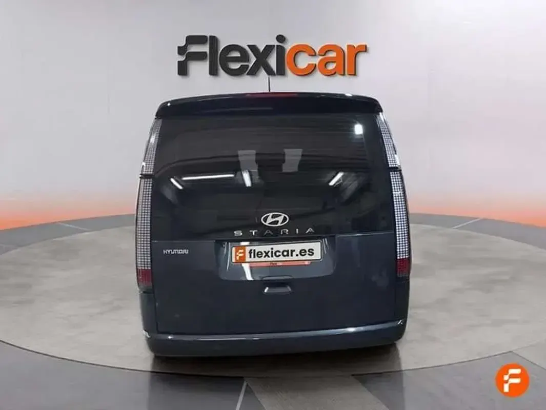 Usado Hyundai Staria 227 CV (166 kW) 2024 Gris Monovolumen