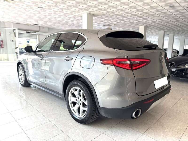 Usado Alfa Romeo Stelvio Executive 190 CV (139 kW) 2020 Gris SUV