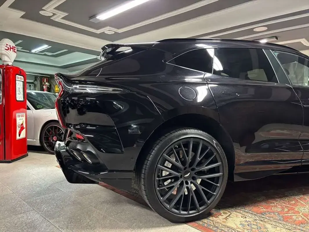 Usado Aston Martin DBX 707 CV (519 kW) 2024 Negro SUV