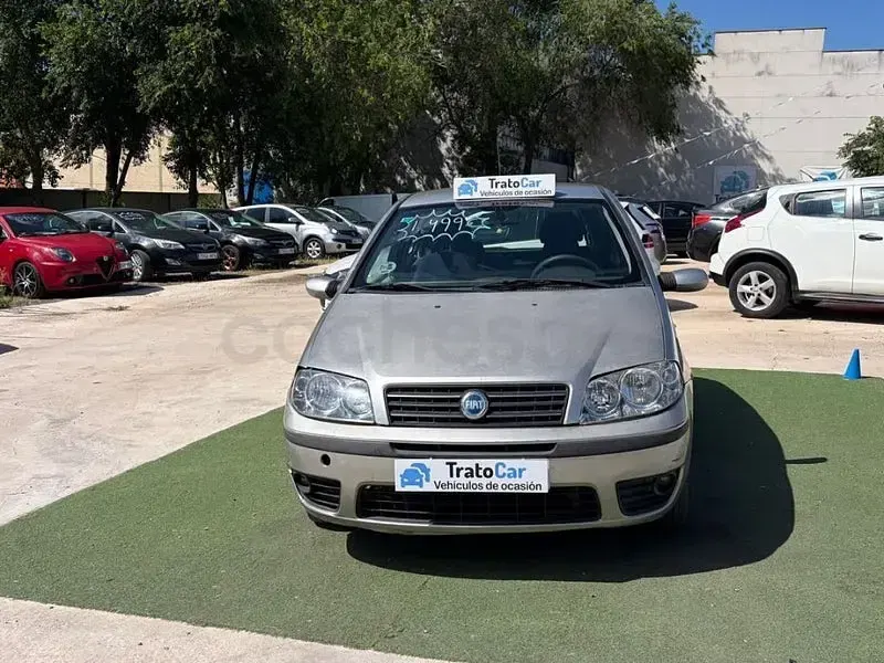 Usado Fiat Punto Dynamic 80 CV (58 kW) 2003 Gris / plata Utilitario
