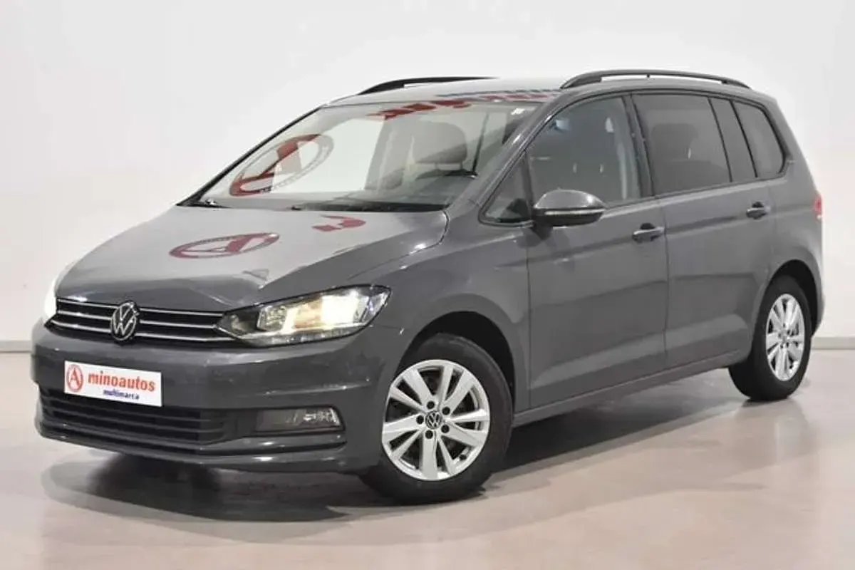 Usado VW Touran Business 150 CV (110 kW) 2021 Gris Monovolumen