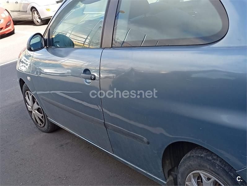 Usado Seat Ibiza Reference 75 CV (55 kW) 2005 Azul Utilitario
