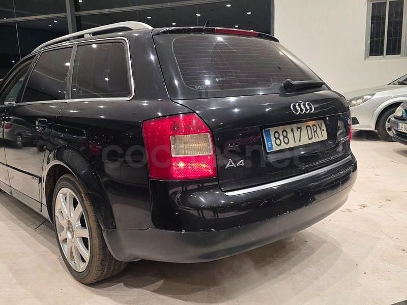 Usado Audi A4 130 CV (95 kW) 2003 Negro Familiar