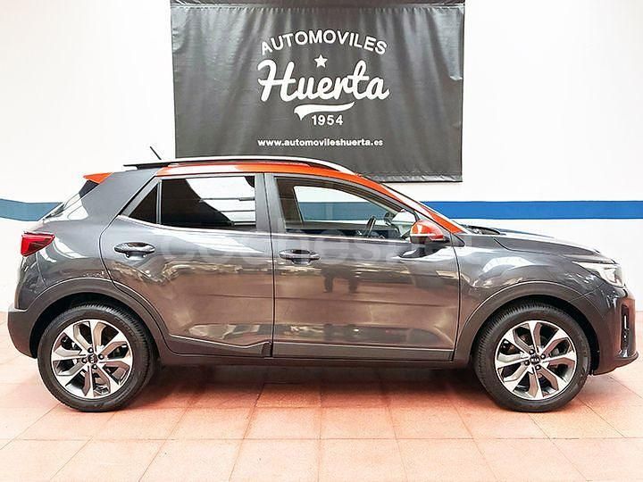 Usado Kia Stonic 120 CV (88 kW) 2018 Gris / plata SUV