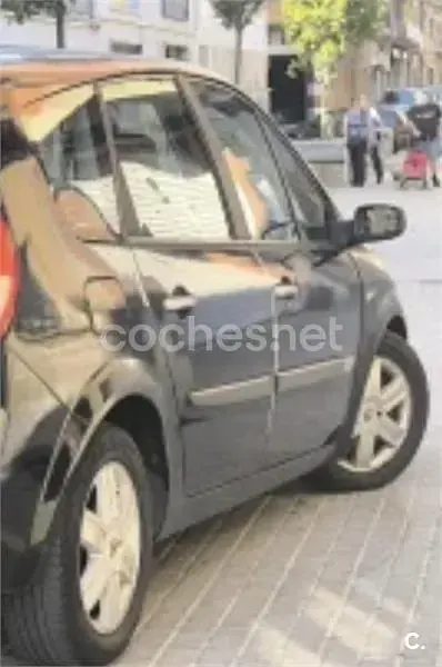 Usado Renault Scenic E-Tech Dynamique 110 CV (80 kW) 2005 Negro Monovolumen