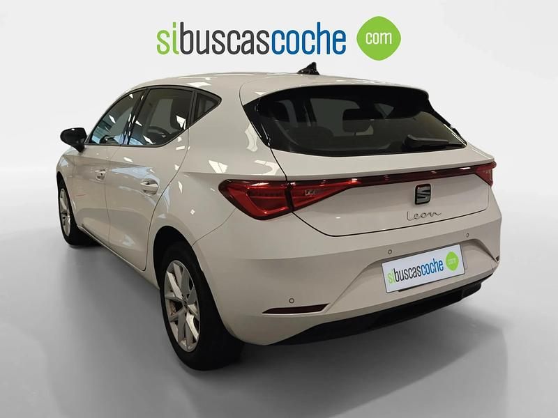 Usado Seat Leon Reference 115 CV (84 kW) 2022 Blanco