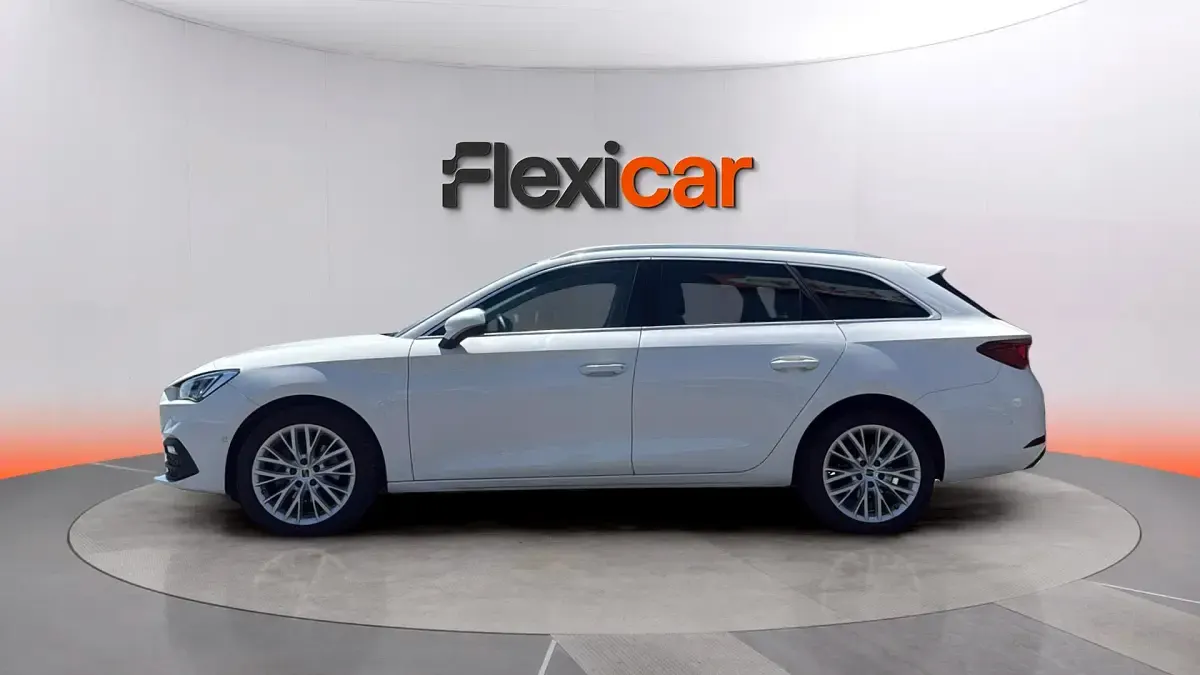 Usado Seat Leon XCELLENCE 150 CV (110 kW) 2022 Blanco Familiar