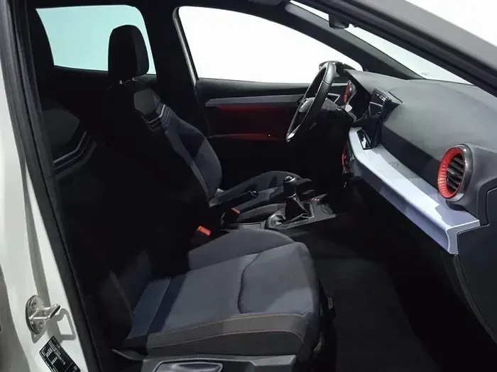 Usado Seat Ibiza FR 115 CV (84 kW) 2025 Blanco Utilitario