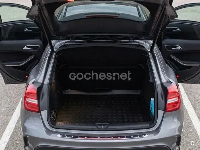 Usado Mercedes GLA200 AMG line 136 CV (100 kW) 2017 Gris / plata SUV