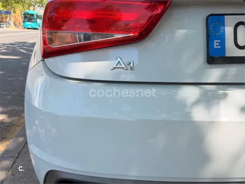 Usado Audi A1 Sportback Attraction 95 CV (69 kW) 2018 Blanco Utilitario