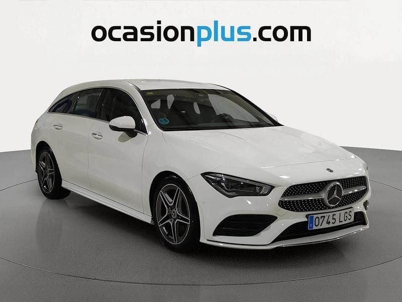 Usado Mercedes CLA220 Shooting Brake AMG 190 CV (139 kW) 2020 Blanco Familiar