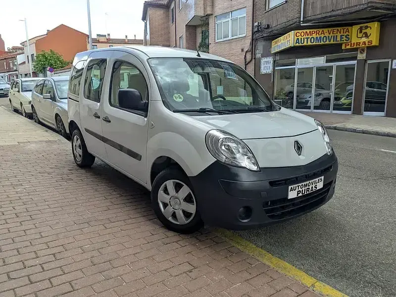 Begagnad Renault Kangoo 70 HK (51 kW) 2010 Vit Kombi