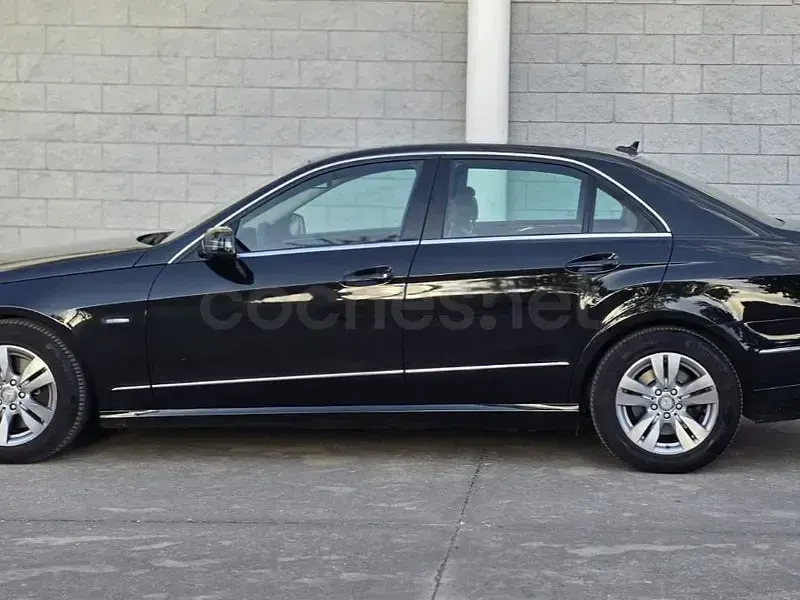 Usado Mercedes E250 Avantgarde 204 CV (150 kW) 2010 Negro Berlina