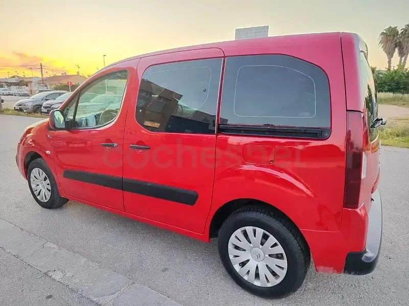 Usado Citroën Berlingo Feel 75 CV (55 kW) 2016 Granate Monovolumen