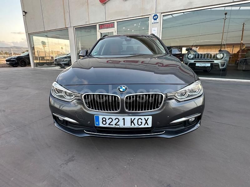 Usado BMW 320 Luxury Line 190 CV (139 kW) 2018 Gris / plata Familiar