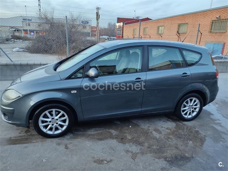 Usado Seat Altea XL Style 105 CV (77 kW) 2013 Gris / plata Monovolumen