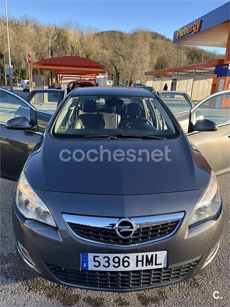 Usado Opel Astra Sportive 125 CV (91 kW) 2012 Gris / plata Berlina