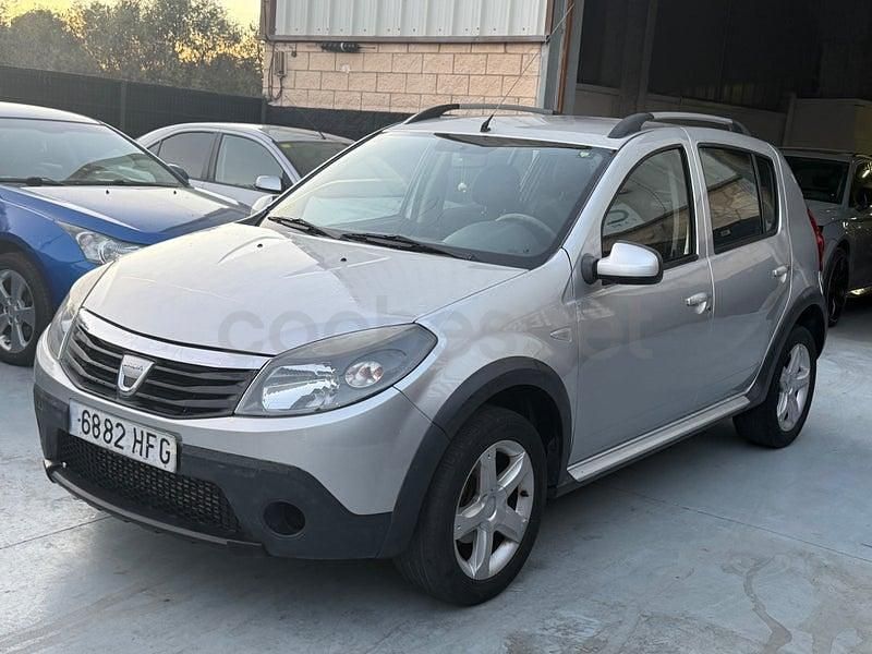 Usado Dacia Sandero Stepway 90 CV (66 kW) 2012 Gris / plata Berlina