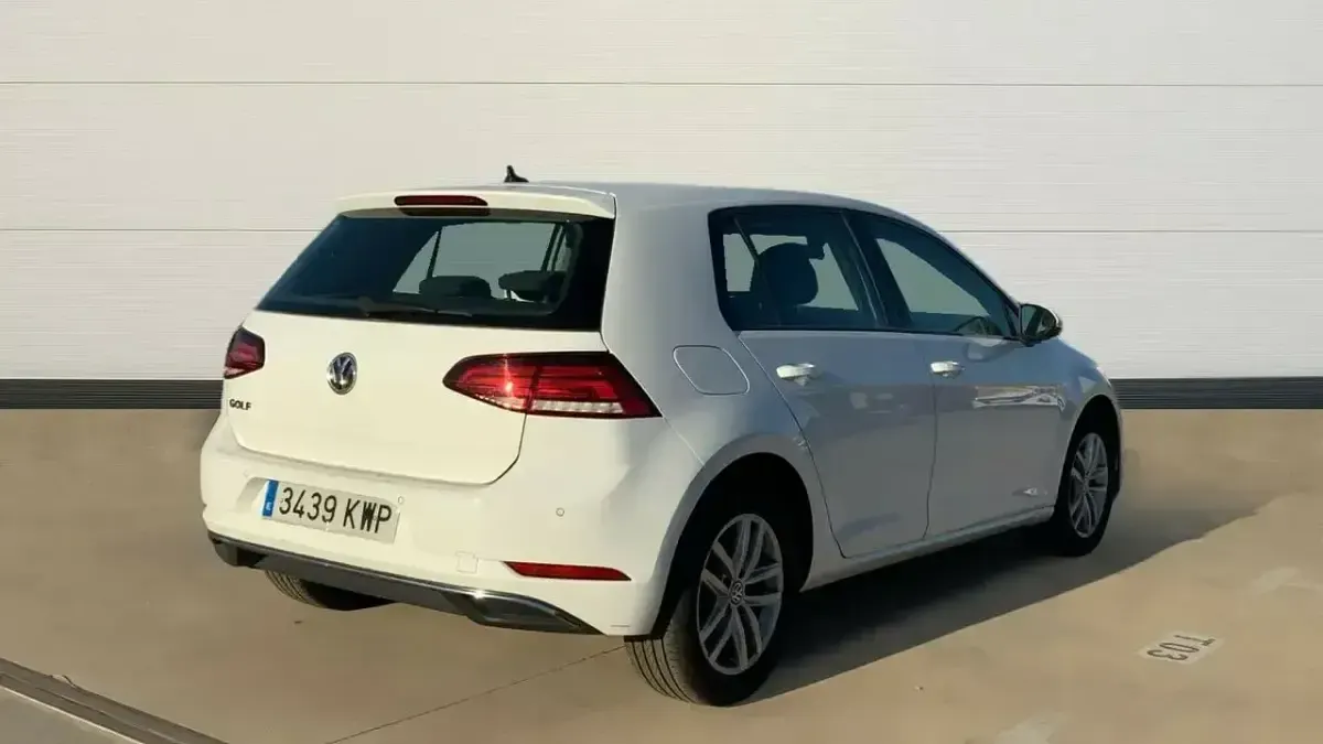 Usado VW Golf VII Advance 115 HP (84 kW) 2019 Branco Sedan