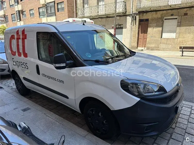 Usado Fiat Doblò Easy 95 CV (69 kW) 2019 Blanco Monovolumen