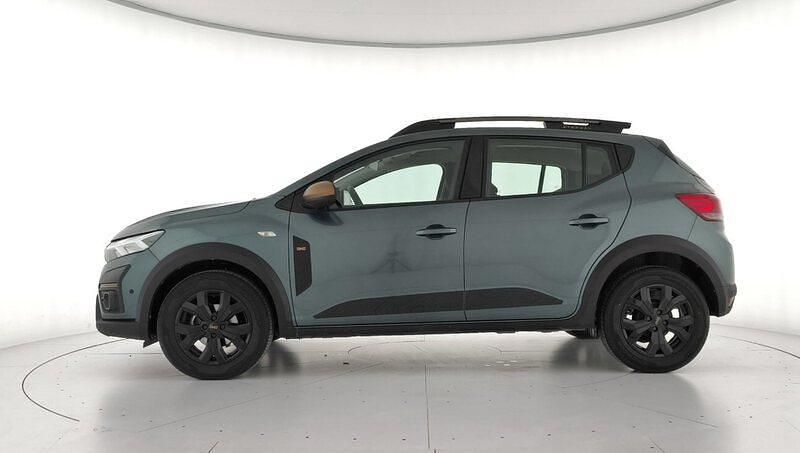 Usado Dacia Sandero Extreme 100 CV (73 kW) 2025 Verde Berlina
