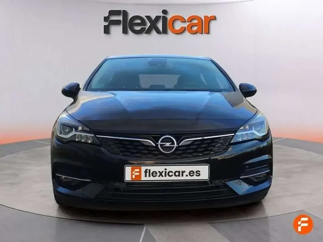 Usado Opel Astra Elegance 145 CV (106 kW) 2019 Negro Berlina