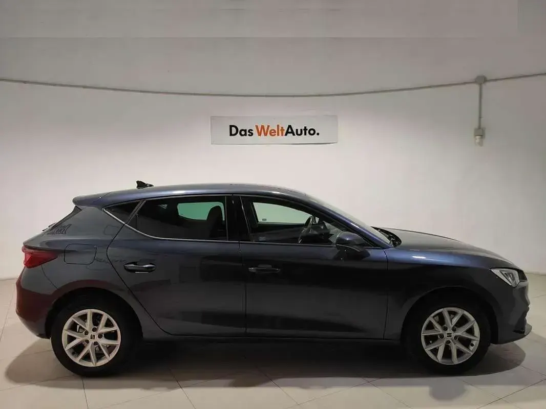 Usado Seat Leon Style 150 CV (110 kW) 2024 Gris Berlina