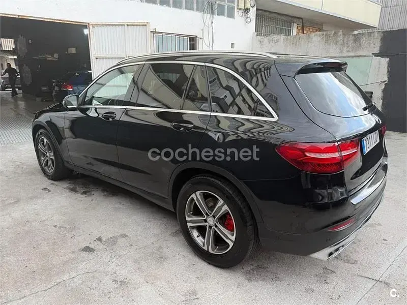 Usado Mercedes GLC220 AMG line 170 CV (125 kW) 2017 Negro SUV