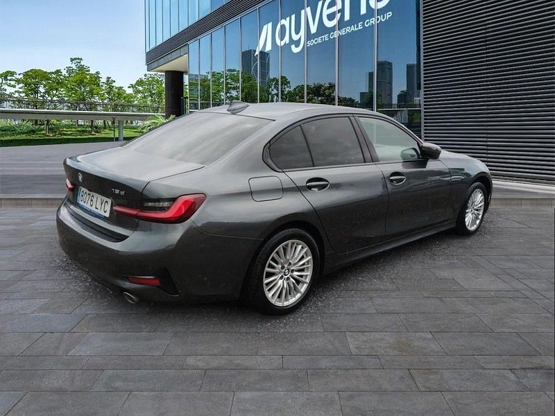 Usado BMW 318 Comfort Edition 150 CV (110 kW) 2022 Gris Berlina