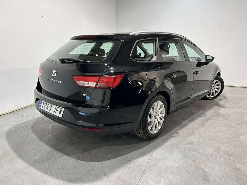 Usado Seat Leon ST Style 150 CV (110 kW) 2015 Negro Familiar