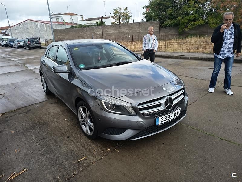 Usado Mercedes A220 Style 170 CV (125 kW) 2014 Gris / plata Berlina
