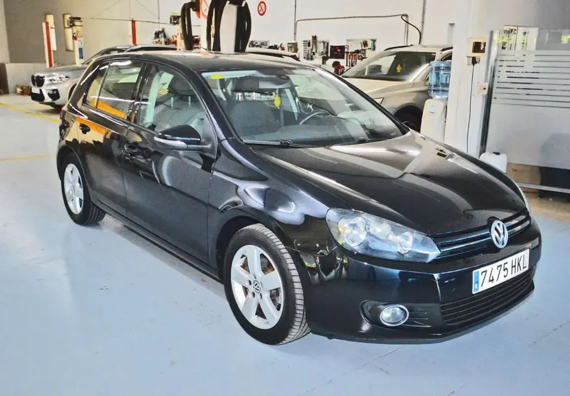 Usado VW Golf VII Advance 105 CV (77 kW) 2012 Negro Utilitario