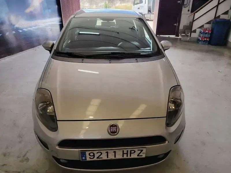 Usado Fiat Punto Easy 69 CV (50 kW) 2013 Gris / plata Utilitario