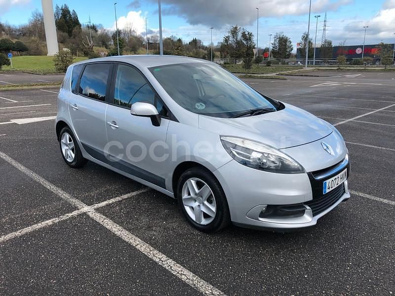 Usado Renault Scénic III Expression 95 CV (69 kW) 2012 Gris / plata Monovolumen