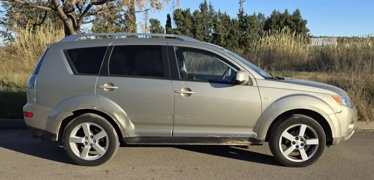 Usado Mitsubishi Outlander Intense 140 CV (102 kW) 2007 Plateado SUV