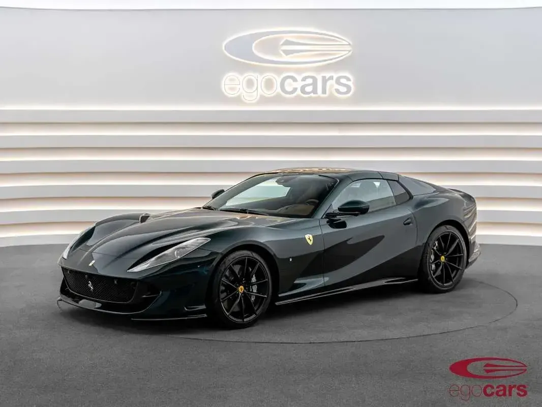 Usado Ferrari 812 799 CV (587 kW) 2022 Verde Descapotable