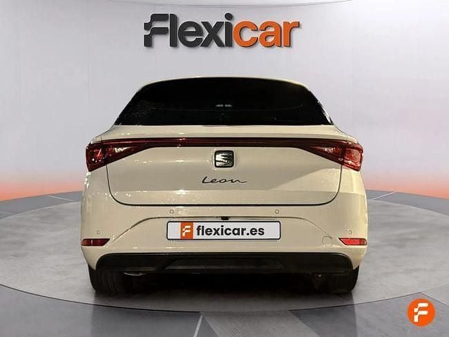 Usado Seat Leon XCELLENCE 150 CV (110 kW) 2022 Blanco Familiar