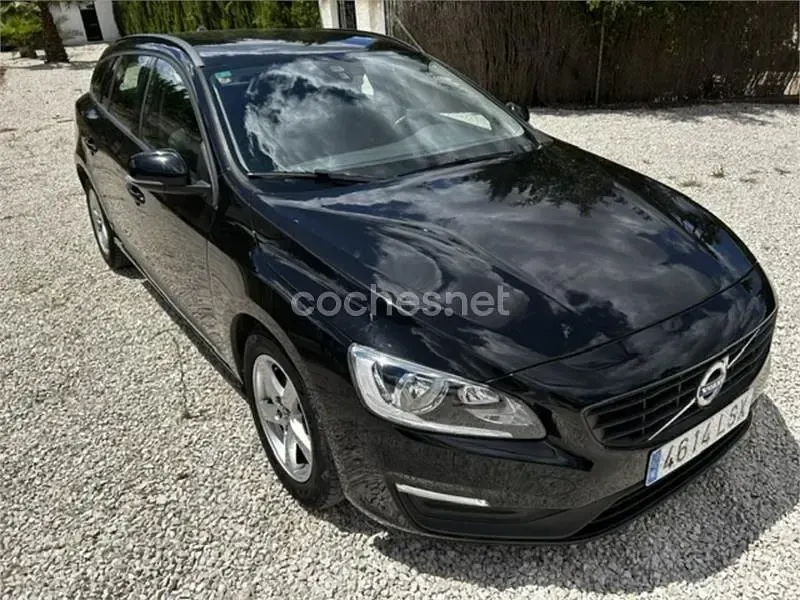 Usado Volvo V60 Summum 181 CV (133 kW) 2016 Negro Familiar