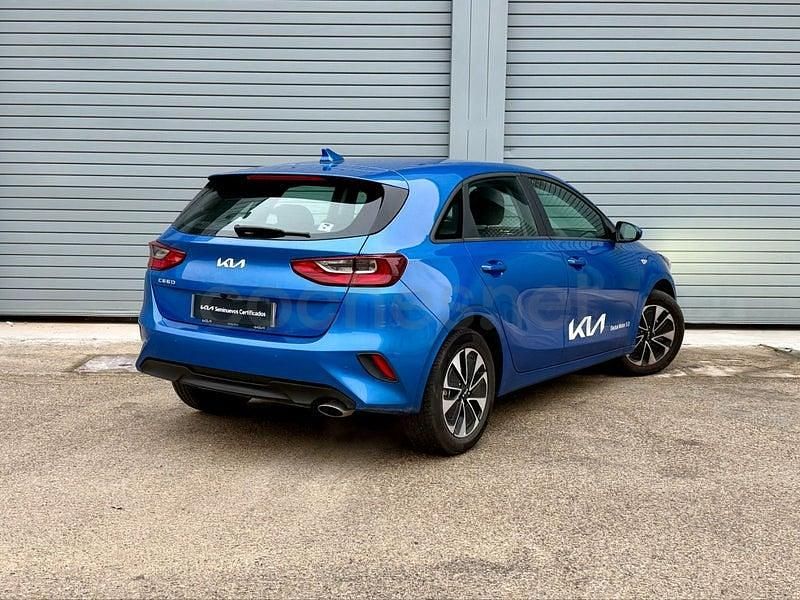 Usado Kia Ceed 100 CV (73 kW) 2025 Azul Utilitario