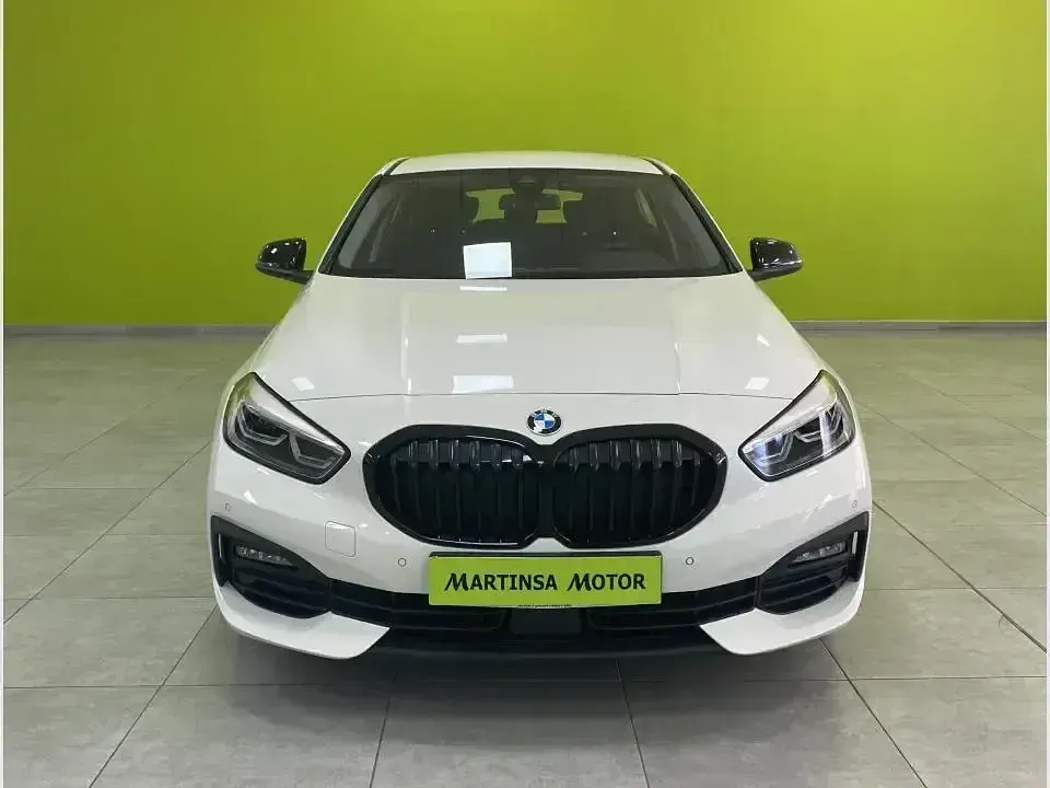 Usado BMW 118 Sport Line 136 CV (100 kW) 2022 Blanco Utilitario