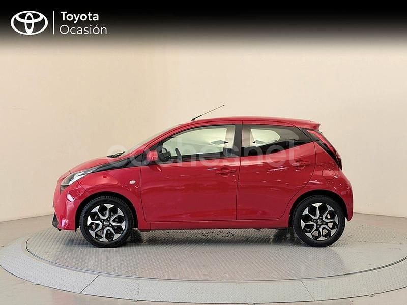 Usado Toyota Aygo X-play 72 CV (52 kW) 2021 Rojo Utilitario