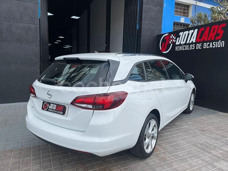 Usado Opel Astra Edition 105 CV (77 kW) 2021 Blanco Familiar
