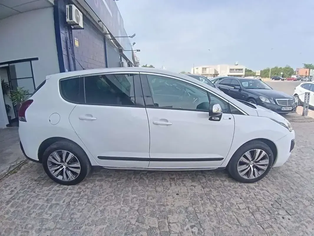 Usado Peugeot 3008 Active 131 CV (96 kW) 2016 Blanco SUV