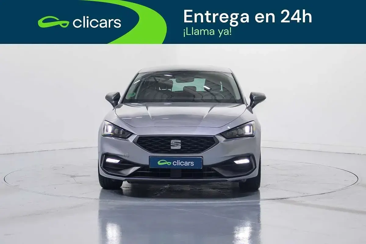Usado Seat Leon FR 131 CV (96 kW) 2023 Gris Utilitario