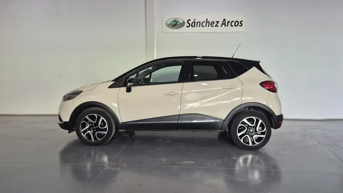 Usado Renault Captur Zen 90 CV (66 kW) 2016 Beige SUV
