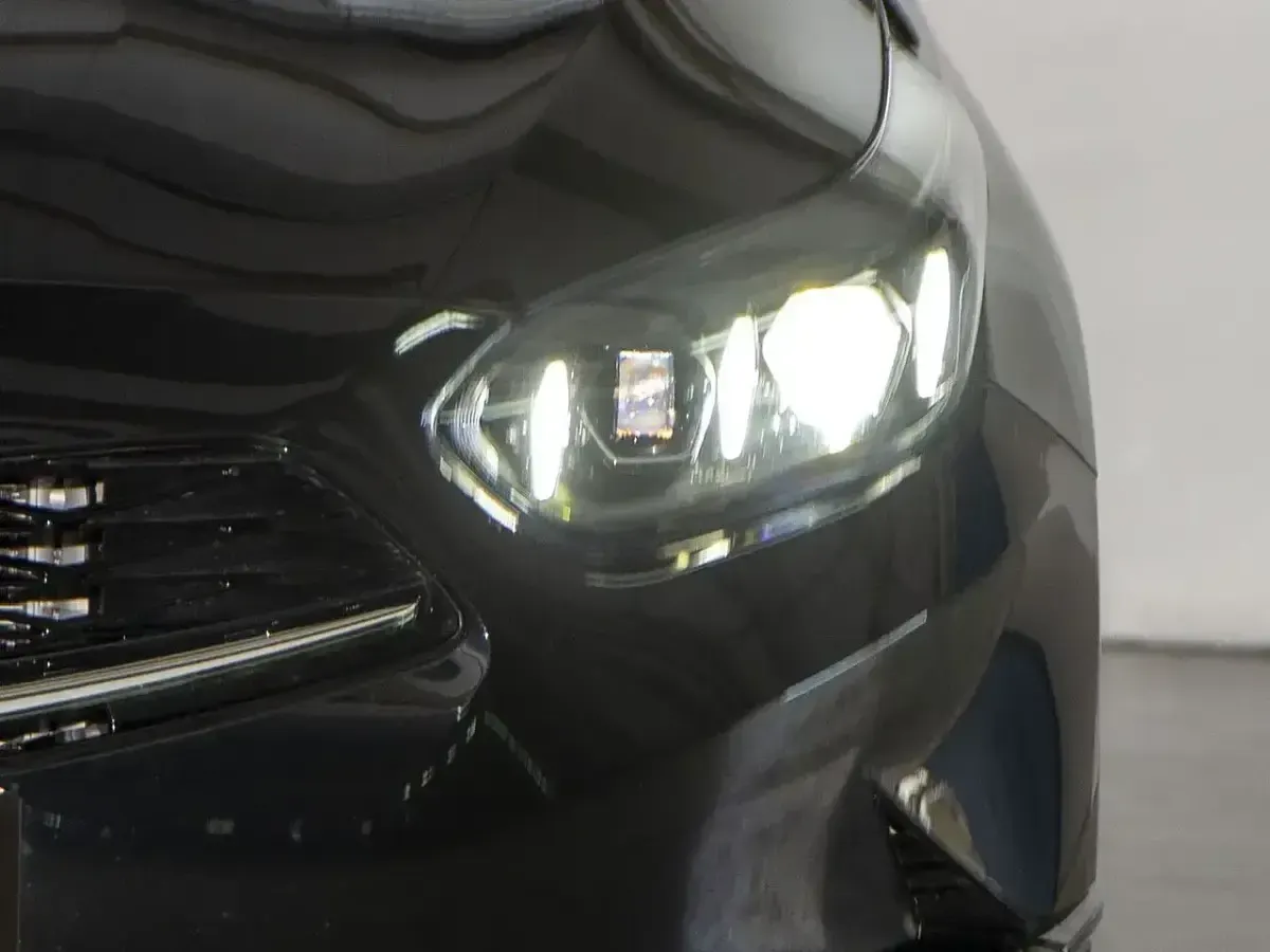 Usado Kia Ceed 120 CV (88 kW) 2024 Negro Utilitario