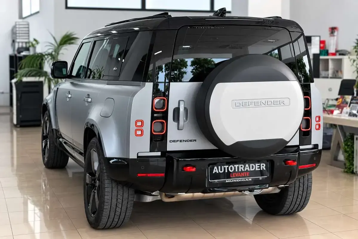 Usado Land Rover Defender S 404 CV (297 kW) 2022 Gris SUV