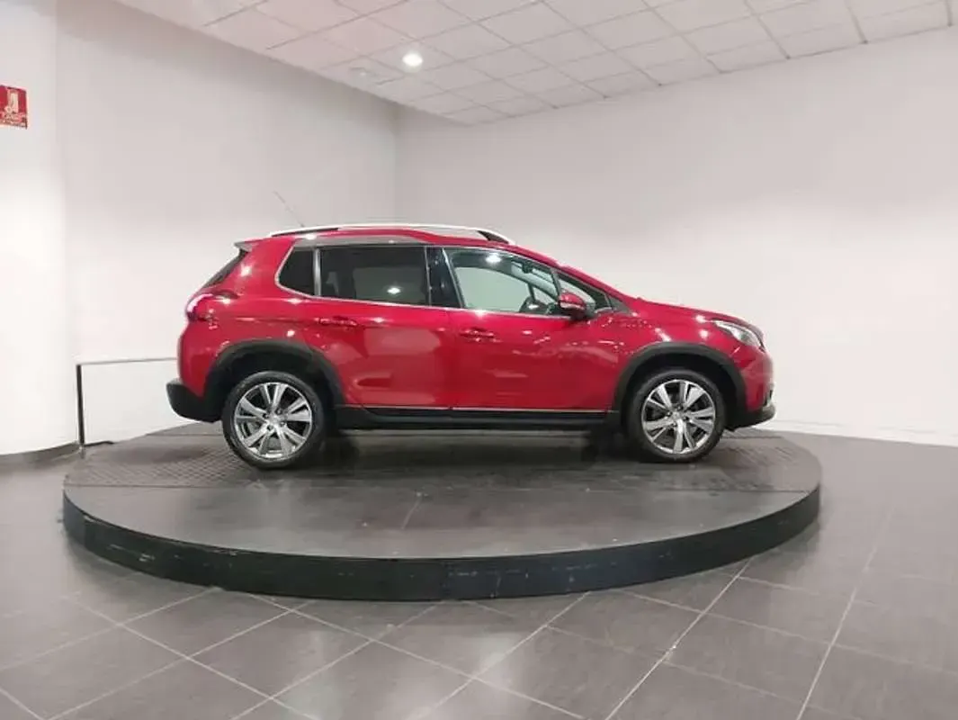 Usado Peugeot 2008 Allure 131 CV (96 kW) 2017 Granate SUV