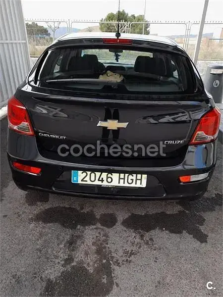 Usado Chevrolet Cruze LT 124 CV (91 kW) 2011 Negro Berlina