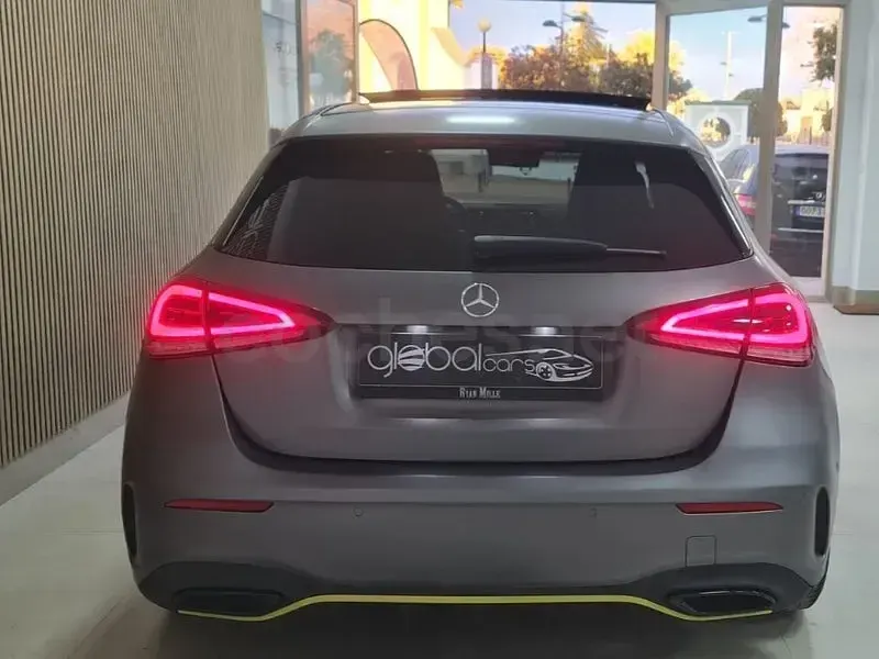 Usado Mercedes A200 163 CV (119 kW) 2019 Gris / plata Berlina